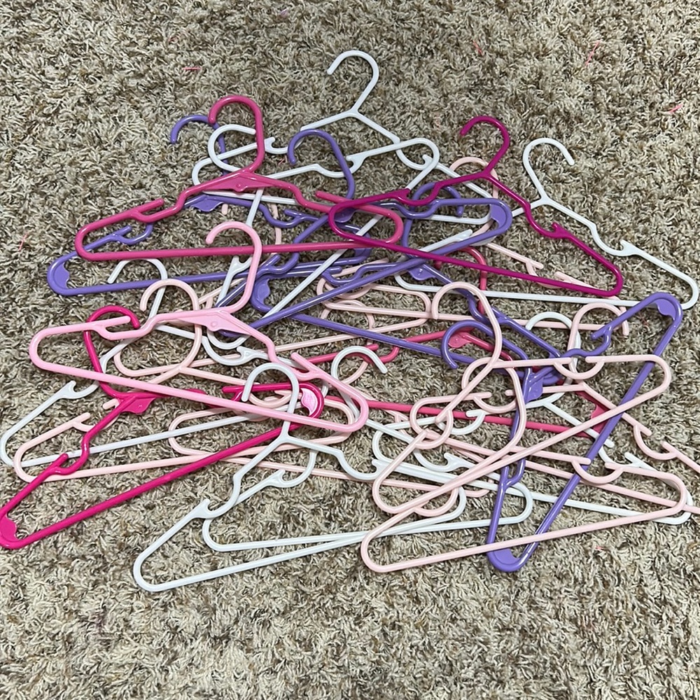Lot of 25 kid hangars